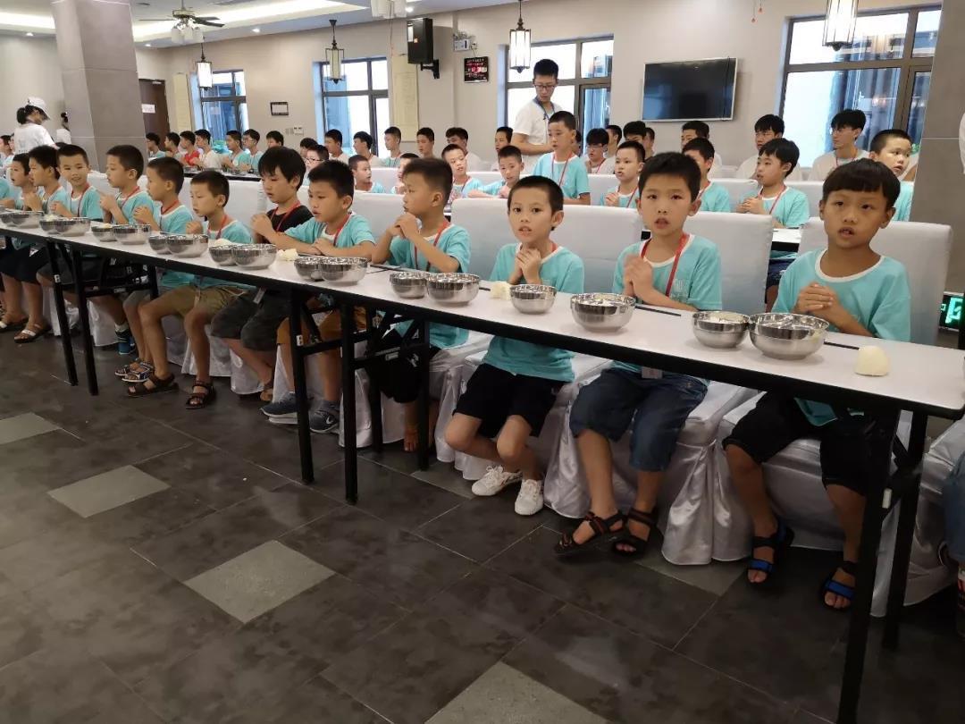 今日简报（足球小组赛）英国比赛埃塞俄比亚比分励志故事-独家专访